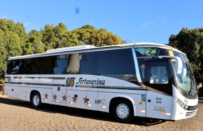 Ônibus novos com ar condicionado e plataforma de acessibilidade  